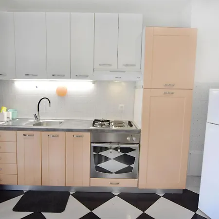 Stylish Renovated Vacation Flat With Terrace ウマグ