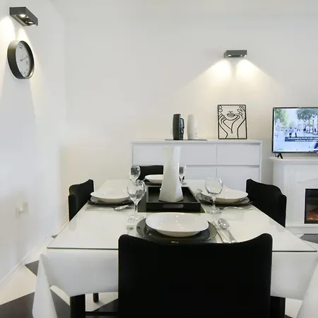 Appartement Stylish Renovated Vacation Flat With Terrace