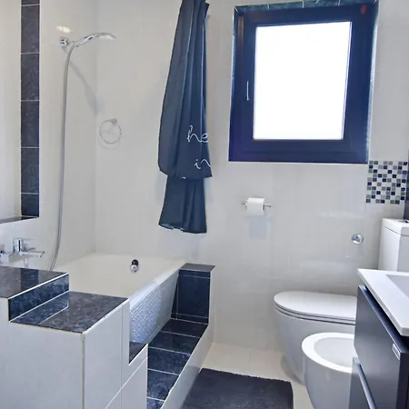 Appartement Stylish Renovated Vacation Flat With Terrace