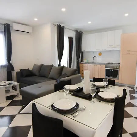 Appartement Stylish Renovated Vacation Flat With Terrace