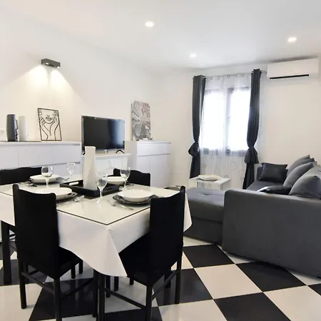 شقة Stylish Renovated Vacation Flat With Terrace