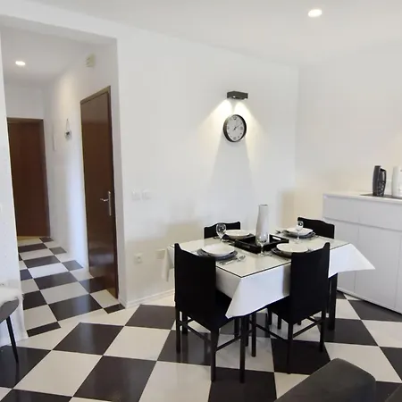 Stylish Renovated Vacation Flat With Terrace
