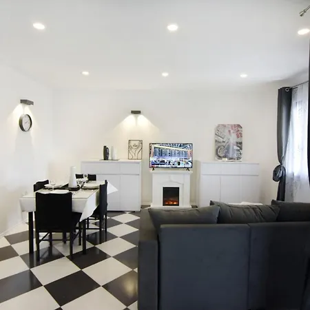 Stylish Renovated Vacation Flat With Terrace Umag