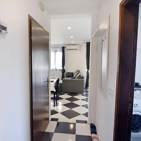 Stylish Renovated Vacation Flat With Terrace *
