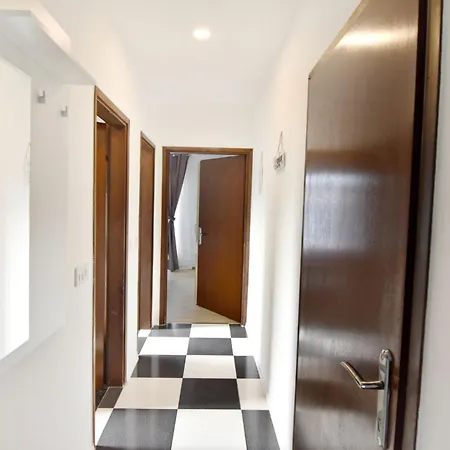 Stylish Renovated Vacation Flat With Terrace *