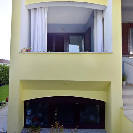 Lägenhet Stylish Renovated Vacation Flat With Terrace Umag